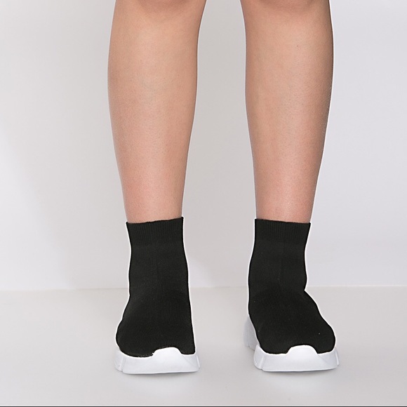 Black Flyknit Sneakers | MAKE A OFFER - Picture 2 of 7